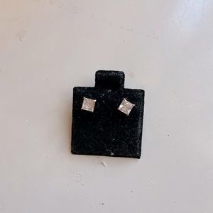 14kt solid gold stud earrings